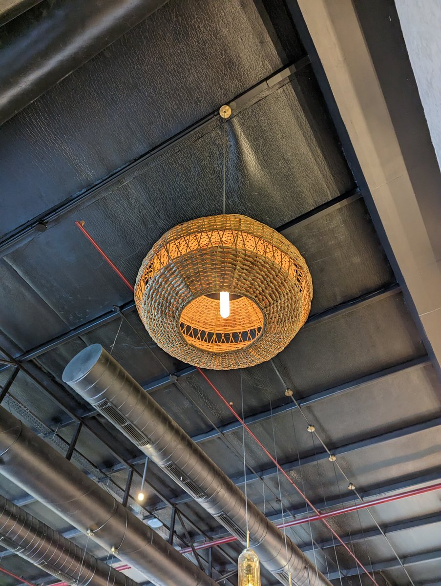 Pmkphotoworks's tweet photo. And the AI madness continues with the Google Pixel 7 Pro.

1st Photo - 1x
2nd Photo - 30x https://t.co/bQP4z2WbR5