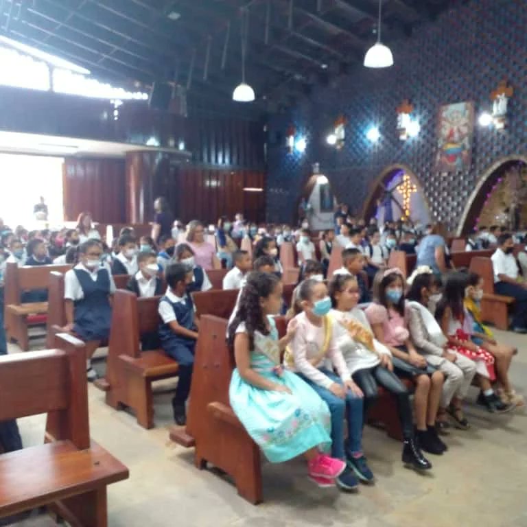 scdrlrp's tweet photo. Santa misa en agradecimiento por estos 64 aniversarios https://t.co/ELr56ogzC1