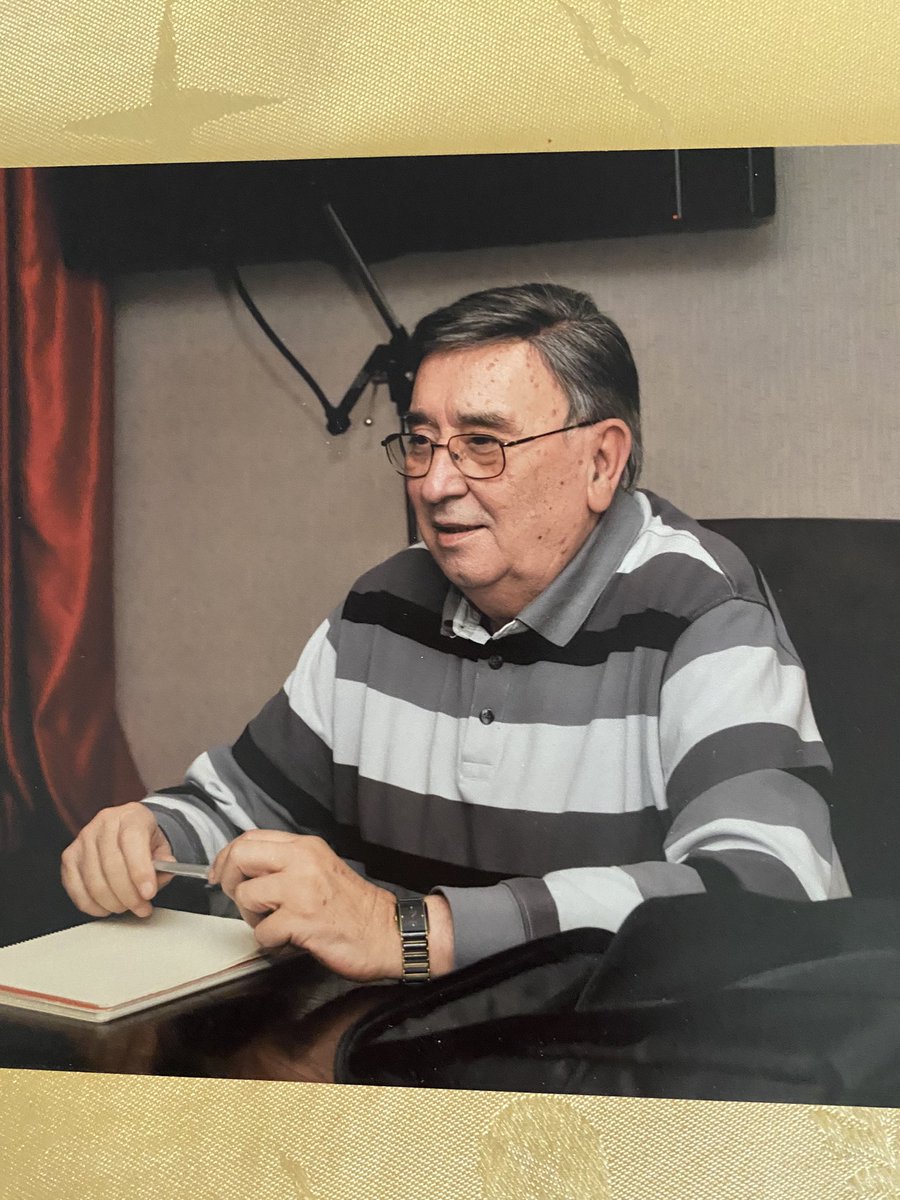 Güzel adamdı, sansasyondan uzak yaşadı bir döneme damgasını vurdu ve gitti. Nur içinde yatsın..!