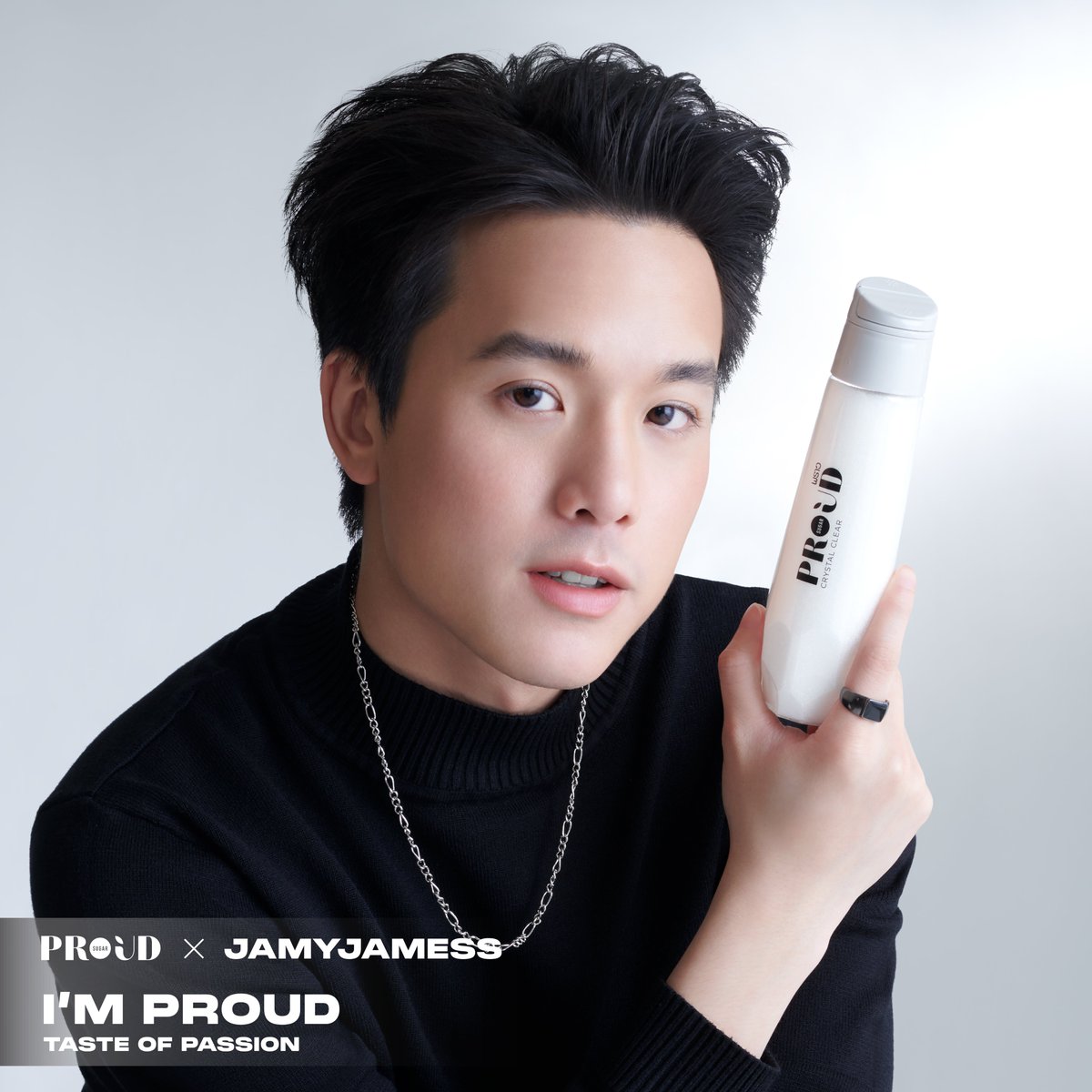 PROUDofficials's tweet image. "เห็น #น้ำตาลพราว ครั้งแรกคือใช่เลย! สำหรับผม Packaging มันมีผลนะ ถ้าเราหยิบขวดที่สวย ปรุงอาหารยังไงก็อร่อย เรียกว่ามันเป็นความรู้สึกที่ดีกับตัวเอง”

เตรียมพบกับเมนูพิเศษจาก #PROUDxJAMYJAMESS ได้ที่ youtube.com/c/JMJLABEL
📌1 Nov 2022, 19.00

#PROUDsugar
#ImPROUD
#TasteOfPassion