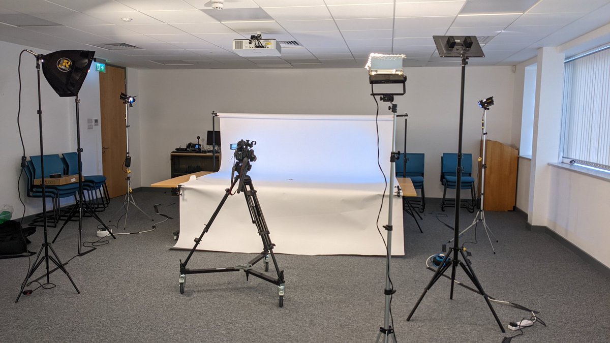 media2u's tweet image. Ready to go for some product shots.