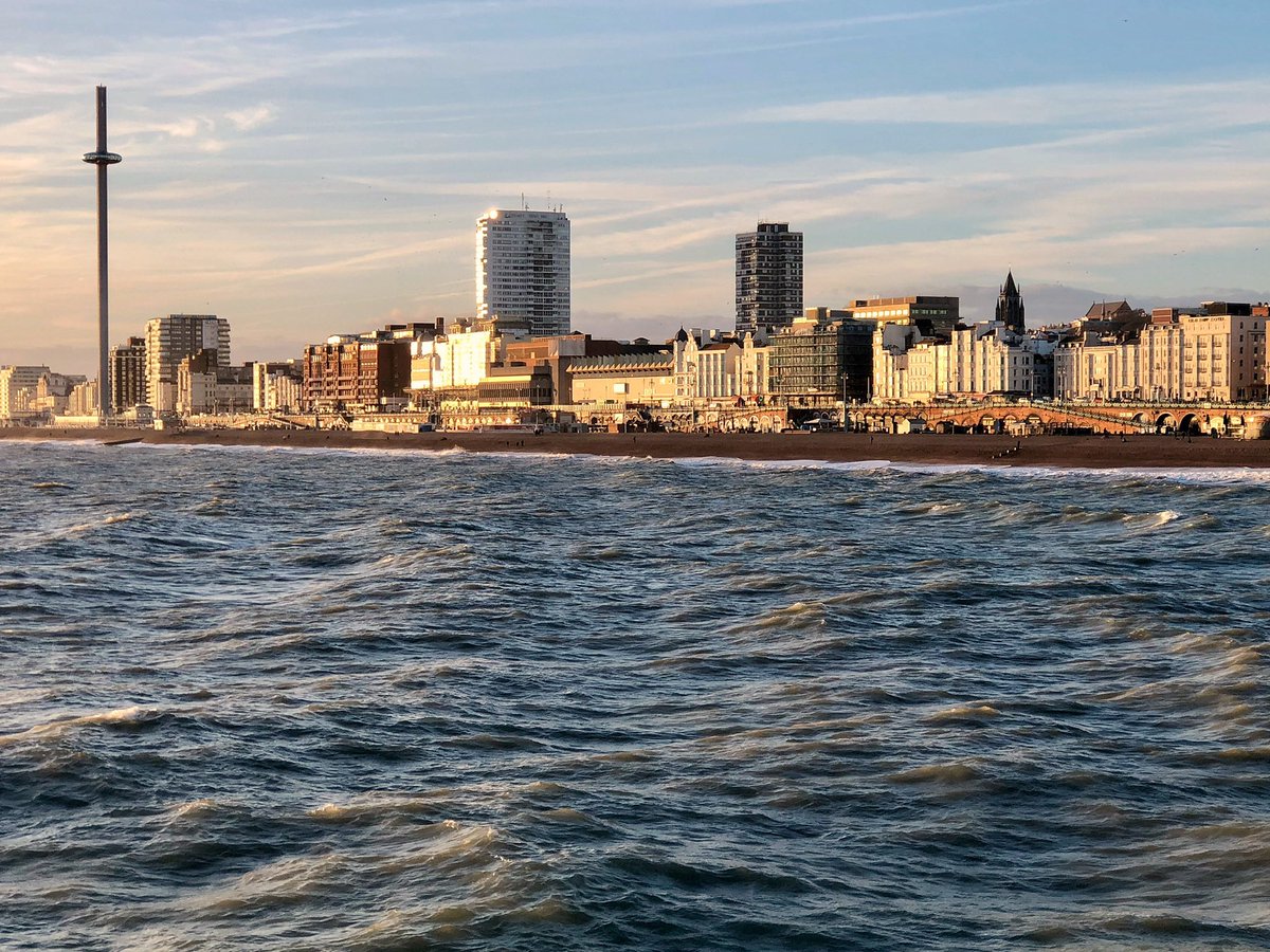 One of my fav #MorningBeautiful views of my hometown #Brighton 🇬🇧 #beach #brightonbeach #Hove #England 

Have a great day all🌞😊 #tuesdayvibe #Tuesday #travel #traveltribe