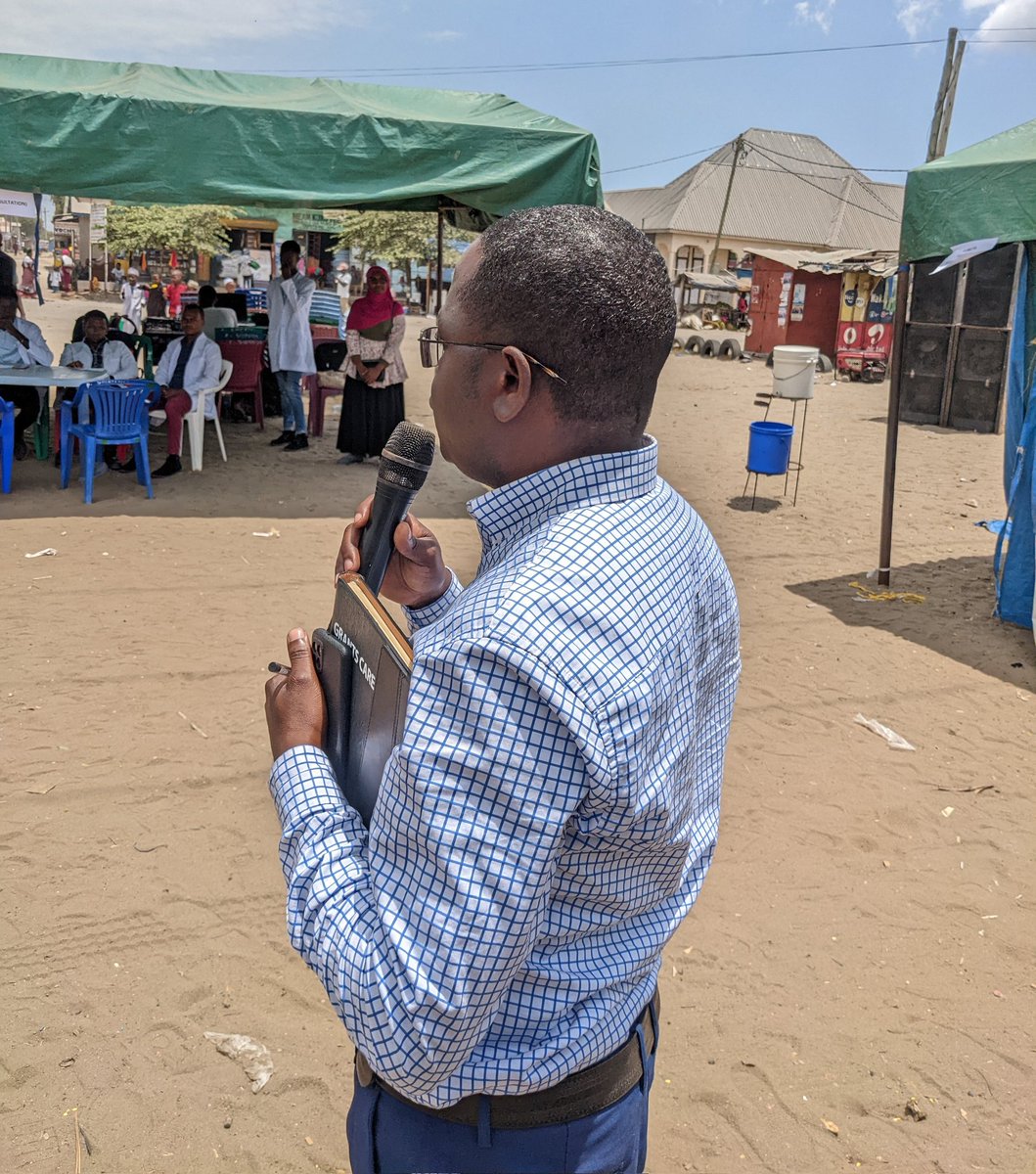 tamsatanzania's tweet photo. "Nawapongeza sana TAMSA kwa kuja kufanya zoezi hili la upimaji afya bure katika wilaya ya Temeke. Ninyi mtakuja kua watumishi wazuri katika sekta yetu ya afya"
Dr Projest, muwakilishi wa Mganga mkuu wa wilaya ya Temeke katika ufunguzi wa kambi ya upimaji afya.
#BeatingNCDs https://t.co/8QLgo8hYLi