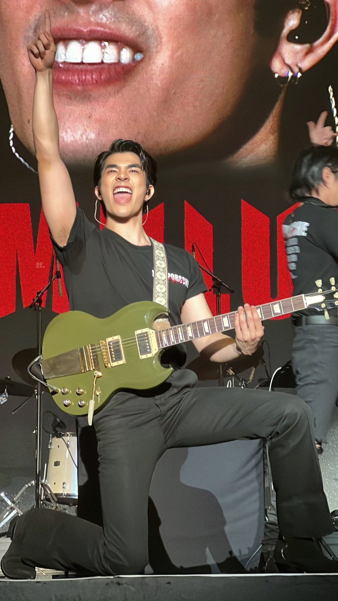 Jacky0571's tweet photo. @milephakphum Love you and miss you na my guitarist 💚💚💚

#GuitarLover
#EnjoyTheMoment
#Cumulas
#MilePhakphum https://t.co/GsJYCnR3Ox