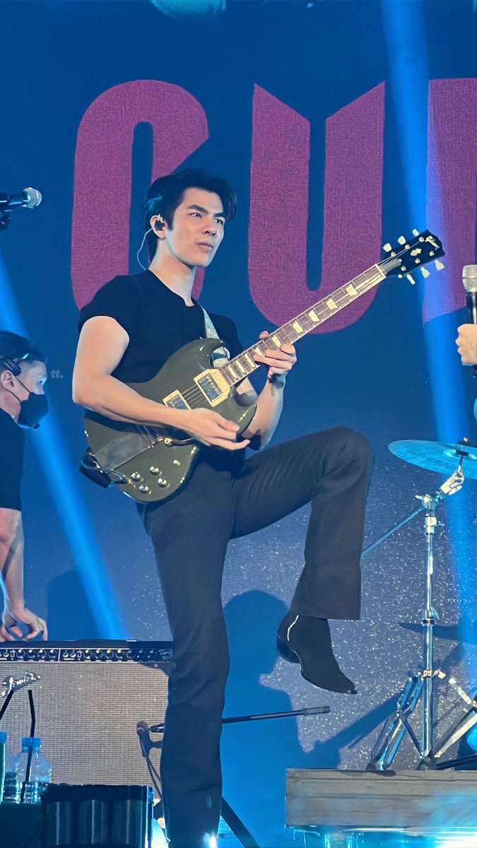 Jacky0571's tweet photo. @milephakphum Love you and miss you na my guitarist 💚💚💚

#GuitarLover
#EnjoyTheMoment
#Cumulas
#MilePhakphum https://t.co/GsJYCnR3Ox