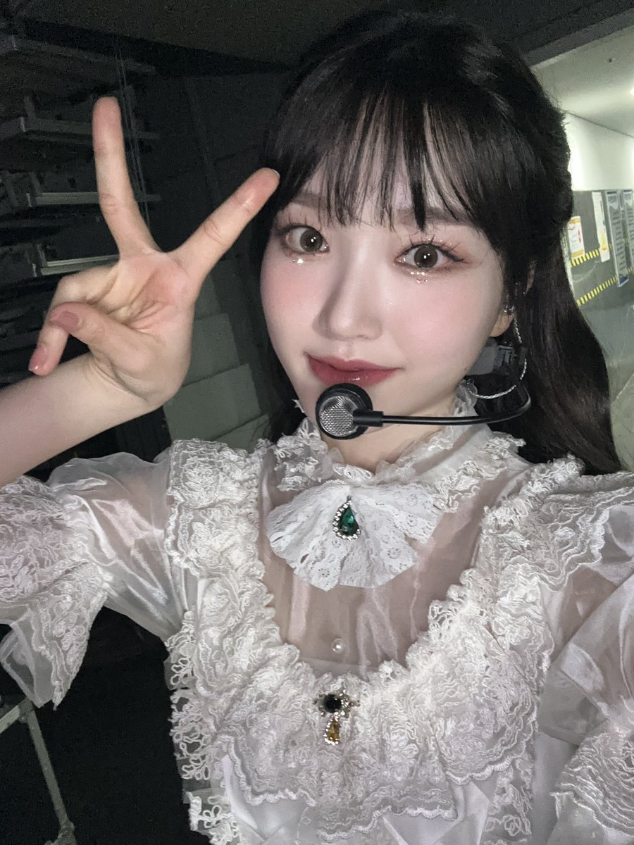 chaewonthink's tweet photo. literally the prettiest girl ever https://t.co/s2XghJm7bT