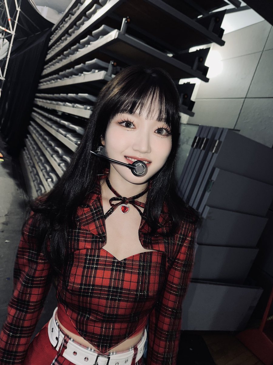 chaewonthink's tweet photo. literally the prettiest girl ever https://t.co/s2XghJm7bT
