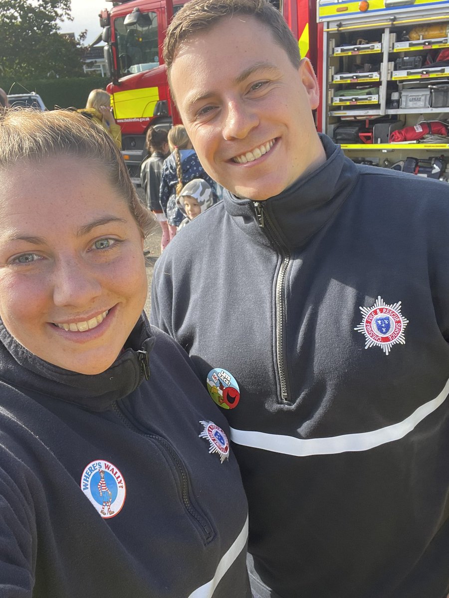 Laura_Wheelton's tweet photo. Busy Sunday, out at 4am and then back in time for our wrap up event at Knutsford fire station! Over 250 coats given out to help keep people warm this winter Great to see the local community come to support the Wrap Up Knutsford drop in day. https://t.co/BBdg9S44Ih