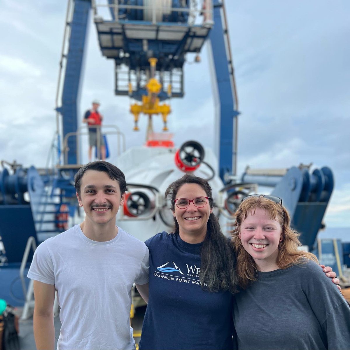 LarvalLab's tweet photo. Three new Alvin divers on the last cruise of the #SALTlarvae project! This is the first dive of many for these future deep-sea scientists! https://t.co/aEozcRIEj7