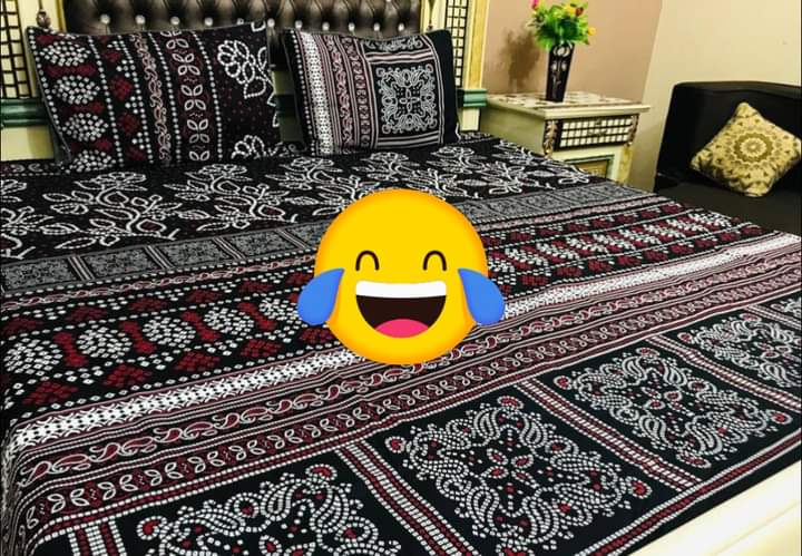Inayafatima5's tweet photo. Fabric: Cotton Salonica
Size: Double Bed
Design: Elegant
1x King Size Bedsheet 90x94 In)
2x Pillow Covers (19x29 In
Rs 1500
#inaya_boutique_center 
#For_Orders 
#WHATTSAPP 
#𝓕𝓸𝓻_𝓞𝓻𝓭𝓮𝓻𝓼  
0314 6357358 https://t.co/fWBJpqS8HS