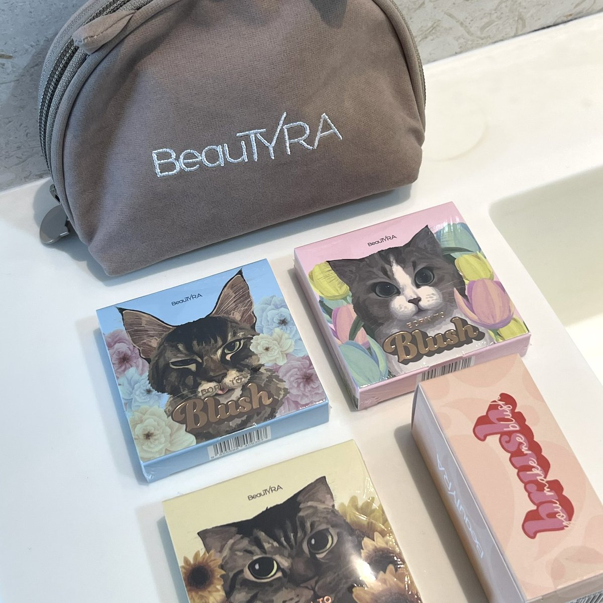 B e a u t y r a on twitter beauboss exclusive meow meow collection