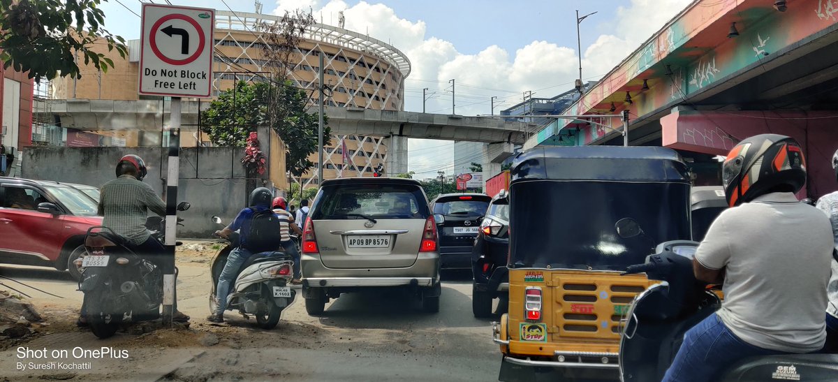 What's happened to much hyped keeping free left turn clear at Hitec City traffic signal? The so called drive did not last even for a week. @HYDTP