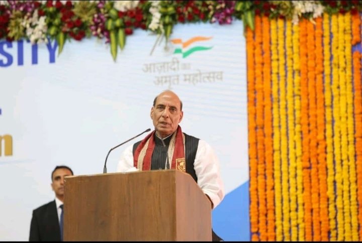 SmritiG08691946's tweet photo. #secondconvocation  of Rashtriya Raksha University was held on 17/10
We were glad to have Hon'ble Defense Minister, Shri @rajnathsingh as chief guest and Hon'ble CM of Gujarat, @Bhupendrapbjp as special guest of honour. https://t.co/QUopcxstBf