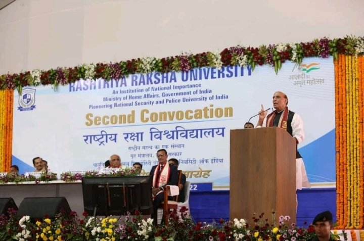 SmritiG08691946's tweet photo. #secondconvocation  of Rashtriya Raksha University was held on 17/10
We were glad to have Hon'ble Defense Minister, Shri @rajnathsingh as chief guest and Hon'ble CM of Gujarat, @Bhupendrapbjp as special guest of honour. https://t.co/QUopcxstBf