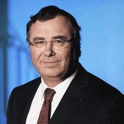 Bon essayez de suivre, c’est un peu technique…

Salaud de riche qui gagne 6 M€/an ↘️
↙️ Ballon d’or du peuple qui gagne 13 M€/an