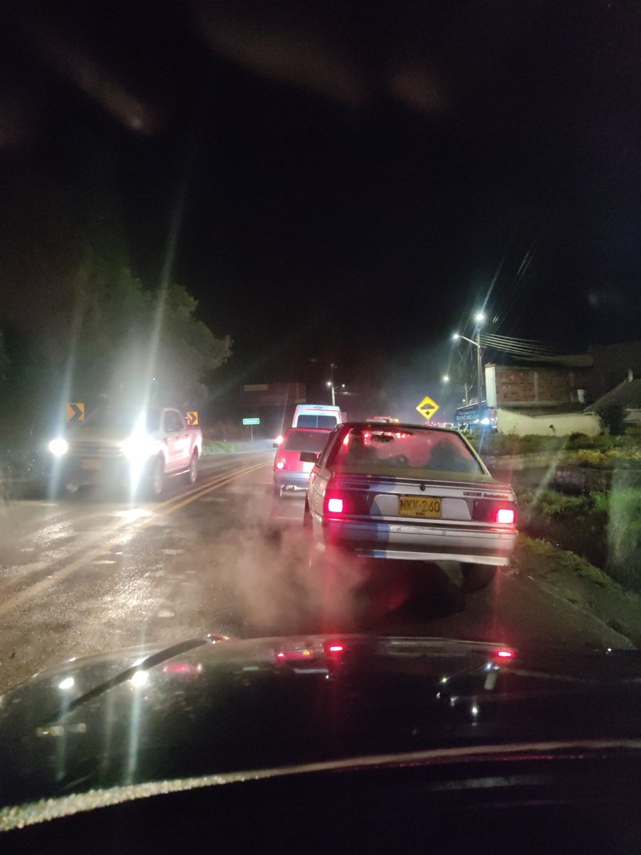 joonnyka's tweet photo. @Alfy_RS @MinTransporteCo @MinistroReyes @InviasOficial @numeral767 @TransitoBta Paso a un carril a un km antes de llegar a sutatausa sentido zipaquira ubate y dicen los conductores que de ubate invadieron el carril https://t.co/2GgmXRegiY