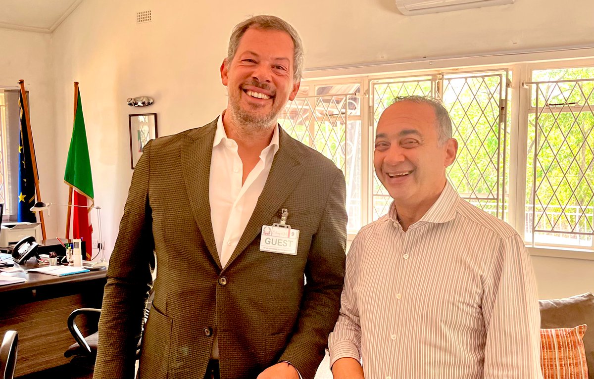 ItalyinZimbabwe's tweet photo. Ambassador Umberto Malnati met Dr. Michele Bruni from @InspiraFarms and discussed Italian 🇮🇹 cold chain technology for the #horticulture sector in Zimbabwe 🇿🇼
Interesting opportunities for #agribusinesses #freshproduce #valuechain #newmarkets 

@FabrizioLobasso @basera_john https://t.co/lu47coTzY6