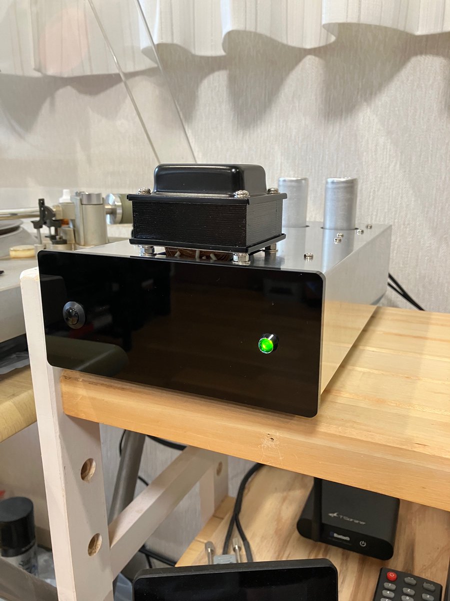 G32B1's tweet image. フォノイコライザーアンプキット組立て完了しました。
今音出ししてますが、まだfレンジが狭くて音も硬い感じです。
エージングでどう変わってくるか、楽しみです。😊

#EQA301
#WATZ