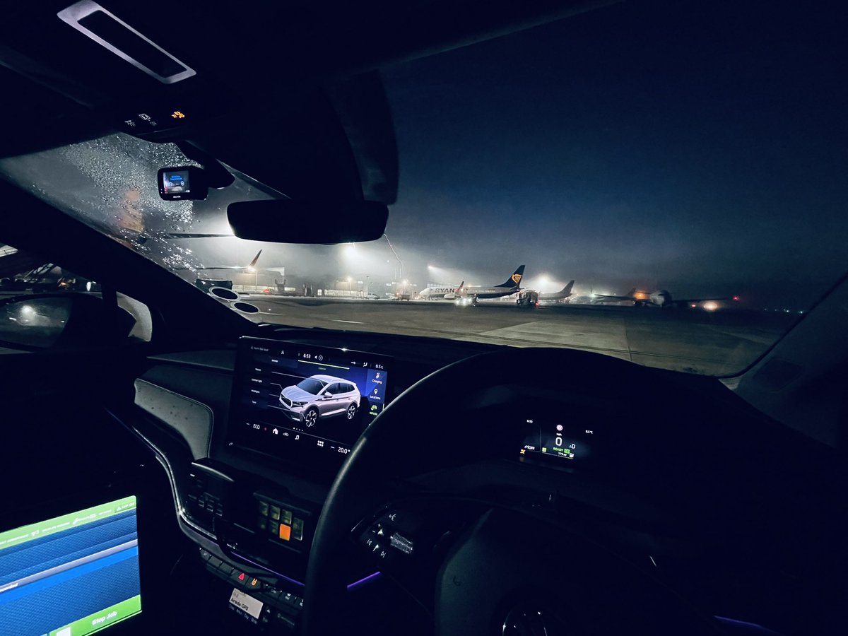 YorkieDavis's tweet photo. Foggy start here at @BristolAirport Some clear blue sky appearing out to the East! ☀️🛩️  Starting the morning with apron inspections and safety monitoring ⚠️ #AirsideOps #Safety https://t.co/Vu4UBlqxRz