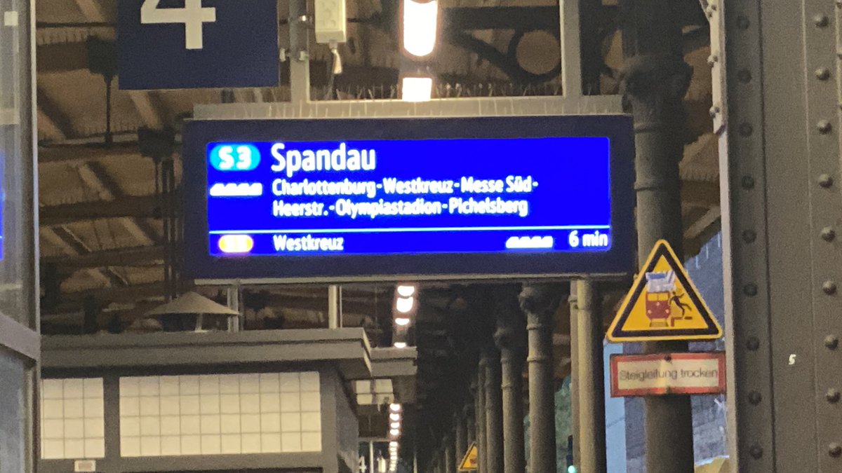MichaelReindl's tweet photo. This morning it‘s hard to get on the way, but there are some great lectures at 08.00 #eusem22 https://t.co/YC8OxZex1w