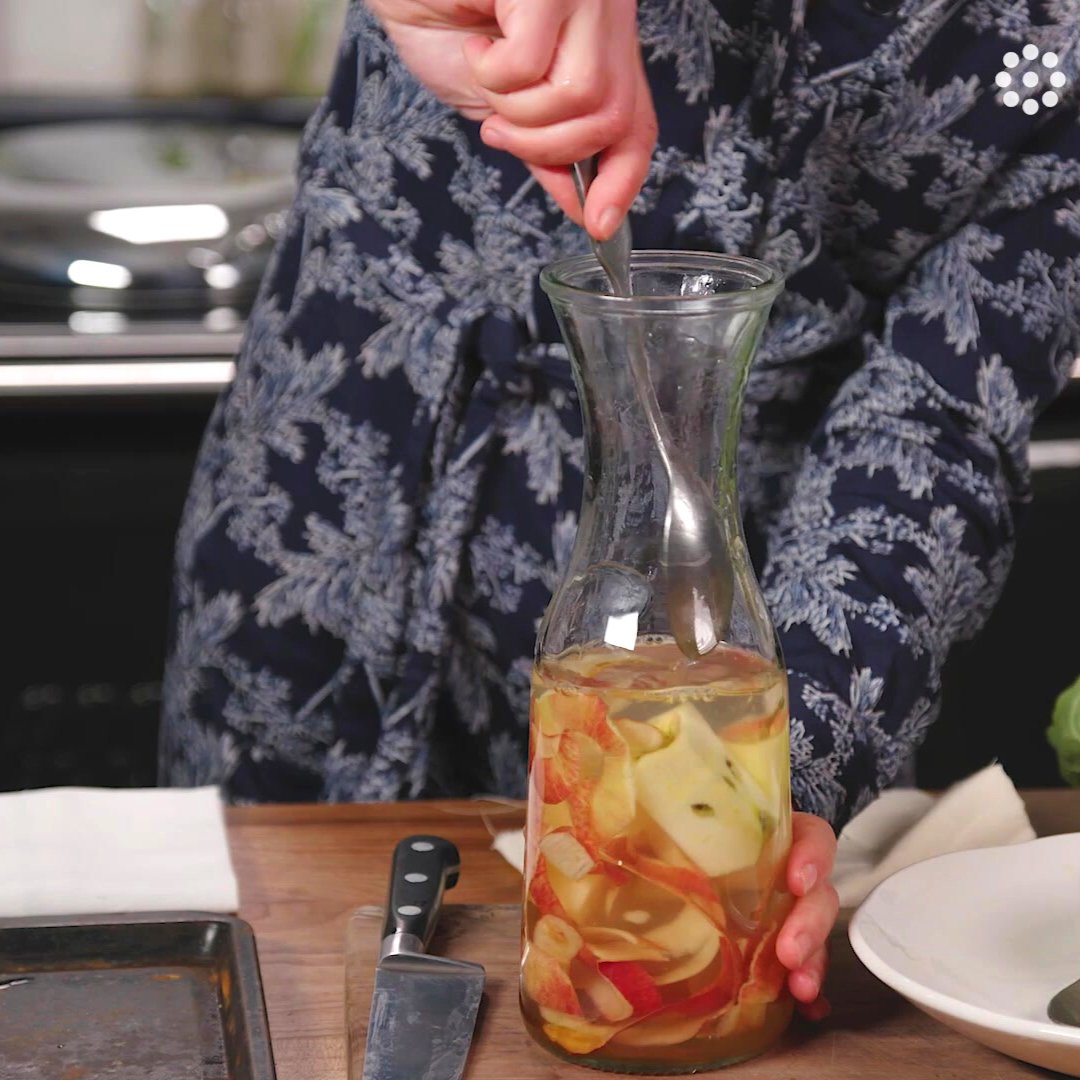 LWE_Hub's tweet image. Take your fermenting skills to the next level with @dethample @rivercottage 

Learn how to ferment grains, nuts, fruit and make mead.

👉Find out more about Rachel's course: learningwithexperts.com/foodanddrink/c…

#fermentingfood #cookerycourse #rivercottage #mead #applecidervinegar