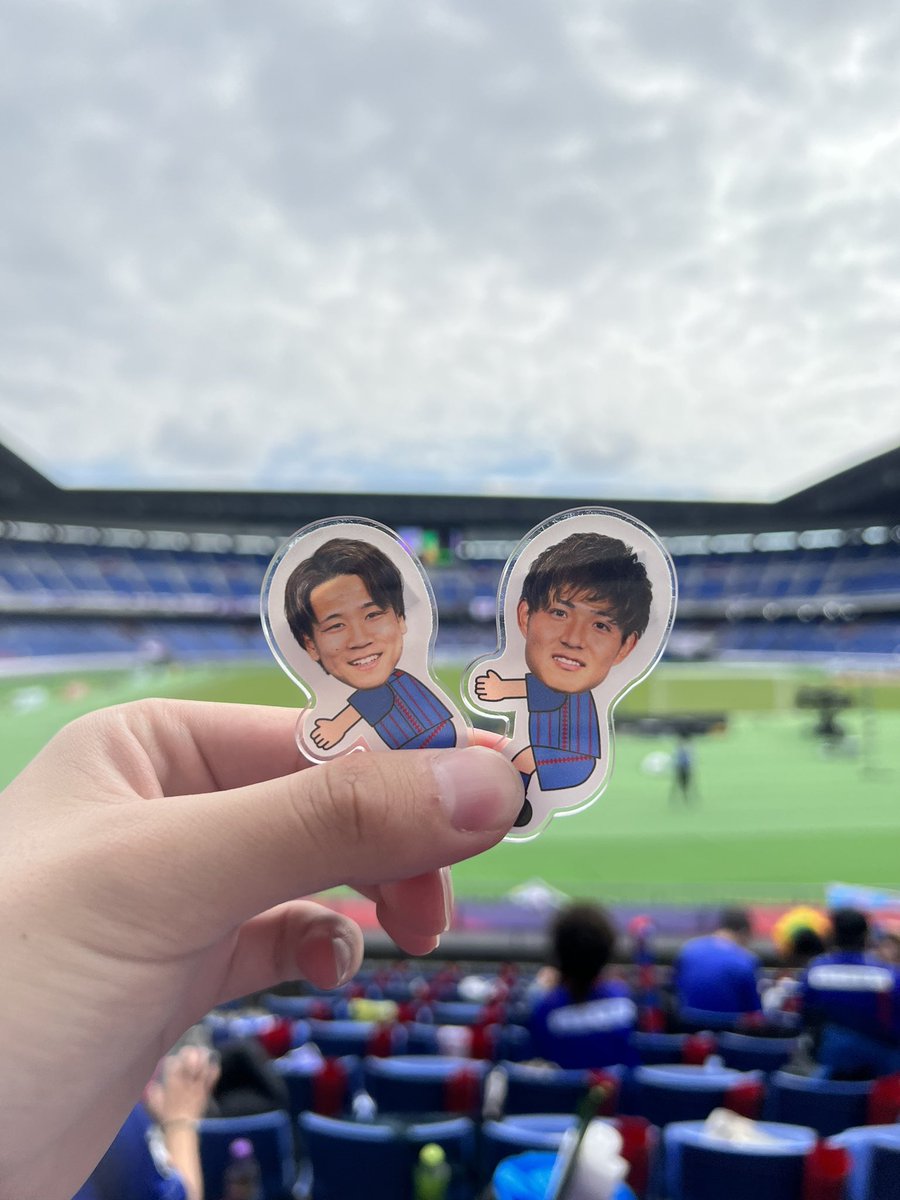 vfk_19_mj's tweet photo. 広島戦、来たくても来れないサポ、出たくても出られない選手、色んな人の思いが詰まってた
鹿島一緒に行って応援した���輩の意思(須貝くん)もつれてこられて良かった
@hiroto_vfk12 も旗振り頑張ってたから代わりにゲーフラ揚げれて良かった
(1枚目写真提供@U6_6Usv さん、ありがとうございます🙏) https://t.co/cfPYaXItPj