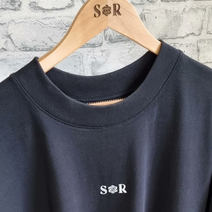 SaltRoseClo's tweet photo. SR Centre Oversized T
• Unisex
• Drop Shoulder
• Rib Neck Collar
• 200G /m2
•100% Organic Cotton

Sizes
XS - Womens 2-4 Mens 34-36
S - Womens 6-8 Mens 36-38
M - Womens 8-10 Mens 38-40
L - Womens 12-14 Mens 41-43
XL - Womens 16-18 Mens 43-45
XXL - Womens 20-22 Mens 46-47

£30 https://t.co/bPbVmWN85a