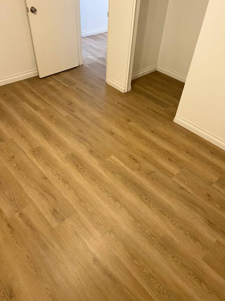 365constructio1's tweet photo. What is SPC flooring?🤔🤔🤔🤔🤔🤔
SPC flooring, which stands for Stone Plastic Composite, is the latest innovative material in the flooring world. It is a premium type of LVT that is 100% waterproof and a much more stable material than traditional LVT. https://t.co/uct5oFiikt