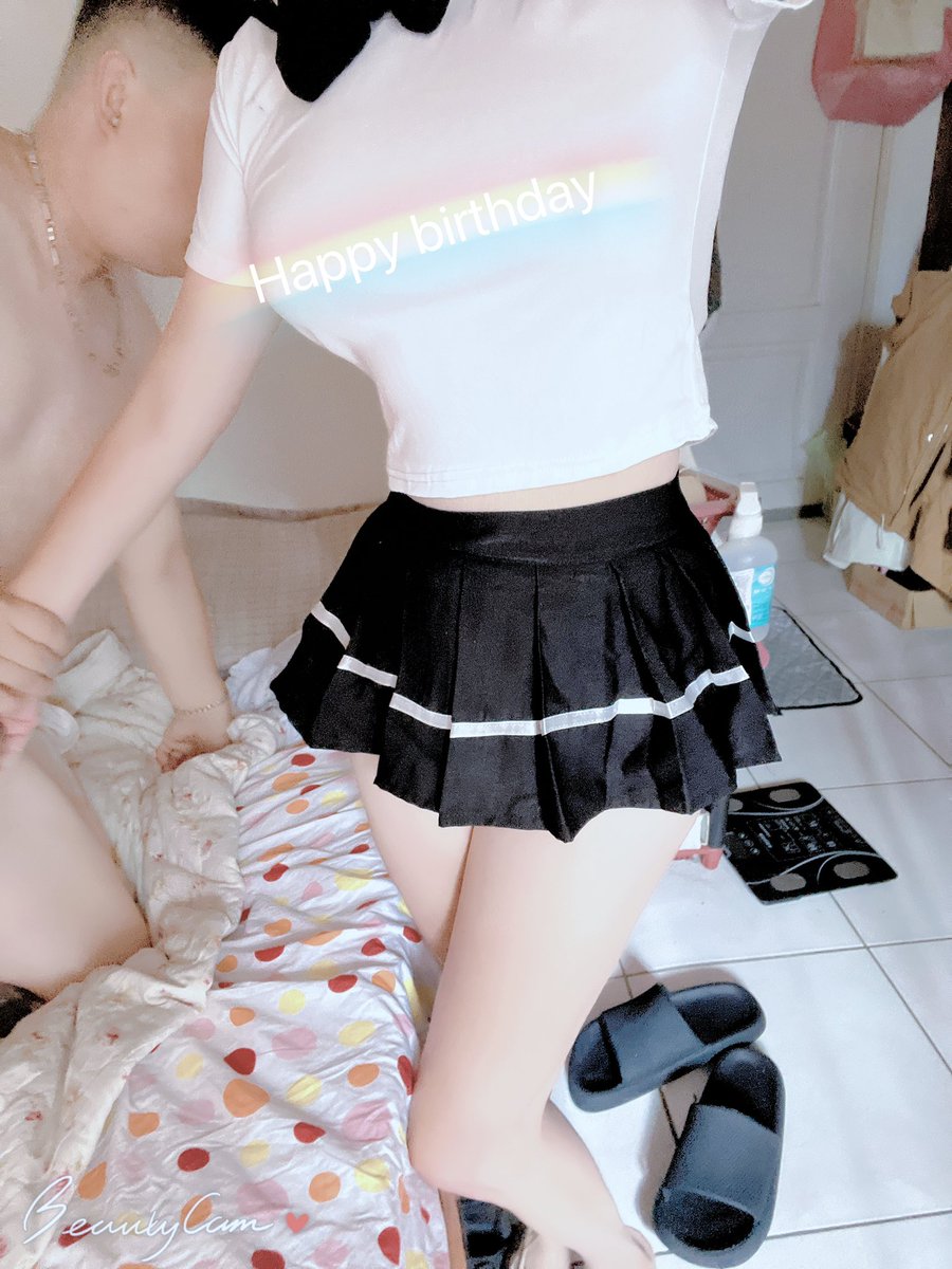 ㊗️自己生日快樂🎂
老公說吃飯前先打個生日炮，
這樣才吃得多….😆 https://t.co/YaDEwOtNeg