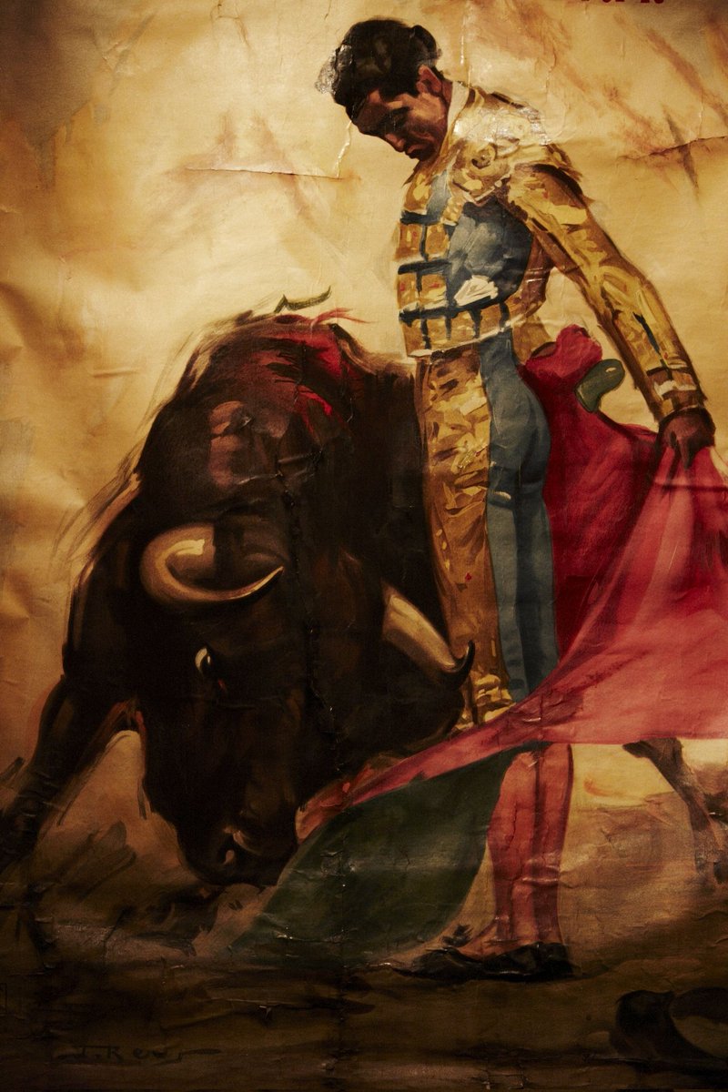#Foam on bull's muzzle
Matador del dolor
Ole echos above Granada
The beast and Madonna's eyes
both bleed
Girl with ebony hair cascade
Her virgin soul
Una paloma blanca 
Flies away
as he falls down
pierced by horns
Foam and spittle and blood
on his gilded clothes
Muerte
#vss365
