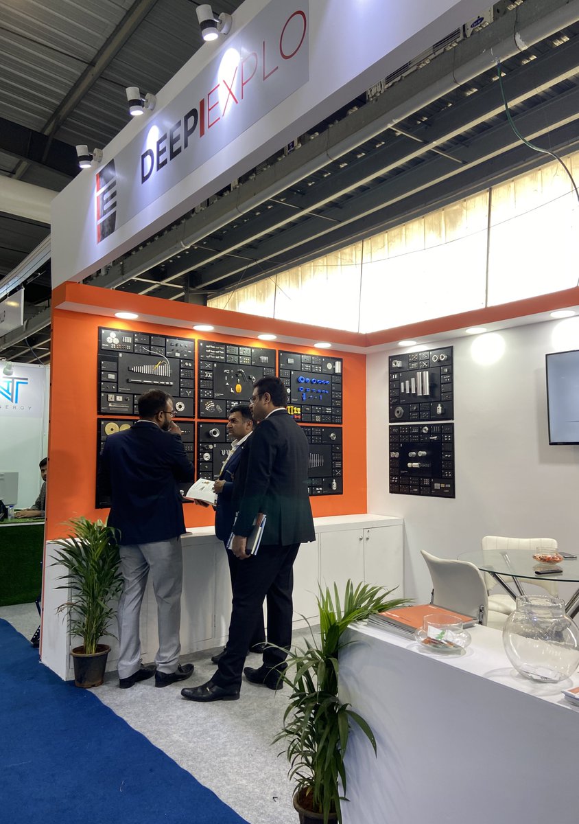 DeepExplo's tweet photo. India officially begins its much awaited #DefExpo2022
Jai Hind !!! Jai Bharat !!! 🇮🇳

#DefExpo2022 #Gandhinagar #gujarat https://t.co/TWwTHX9DGj