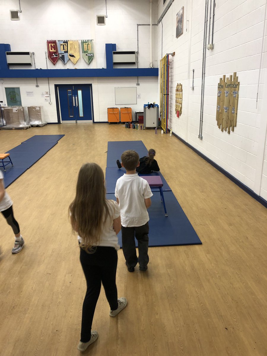 4Ca had a great time showcasing their gymnastic skills by creating their own floor routine in PE this week <a href="/hartsholmeacad/">Hartsholme Academy</a> #HHAPE