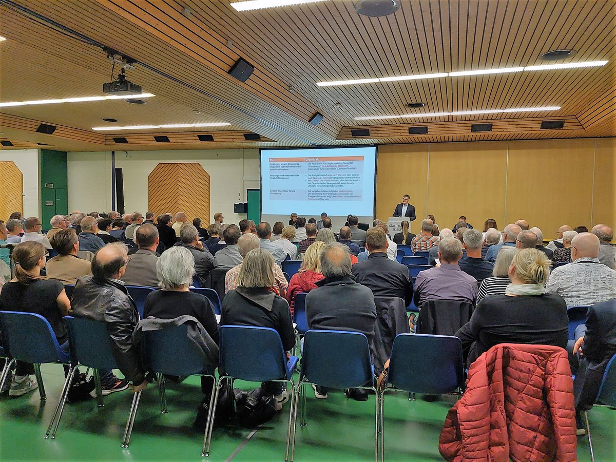 stadtsursee's tweet photo. Die Gemeindeversammlung hat das angepasste Parkplatzreglement genehmigt, Esther Kirchhofer-Röösli, Die Mitte, ins Urnenbüro gewählt und die Abrechnung über den Kredit für den Kauf des Gebäudes St. Martinsgrund 5 genehmigt.
#sursee #soorsi #gemeindeversammlung #demokratie https://t.co/8CQcNFYNxo