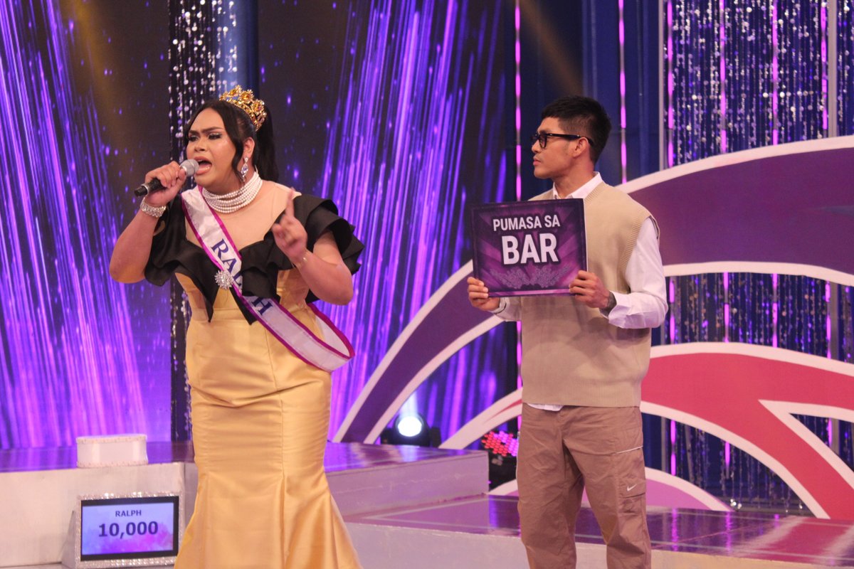 ViceGandaorg's tweet photo. itsShowtimeNa: 👑✨DI BA TEH GANERN! IVERN vs RALPH! sino ang mas deserve pagawan ng tarpaulin? ang YUMAO o PUMASA SA BAR? #ShowtimeBeksciting

WATCH &amp; SUBSCRIBE HERE: https://t.co/6gGILHIcZy https://t.co/Q5nV1Wdkv4