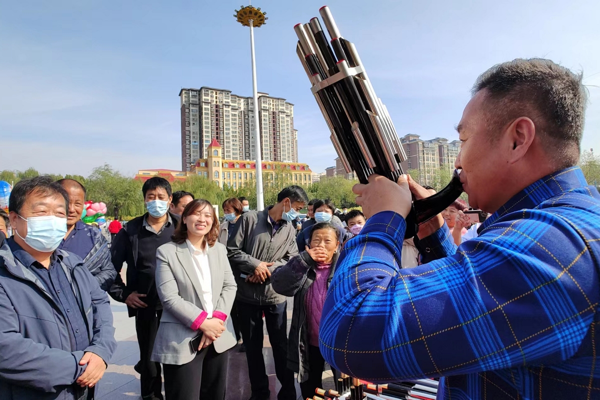 TouchShandong's tweet photo. #Handicrafts of root carving, #leafcarving, #papercutting, dough sculpture and rubbings were exhibited at a nonprofit #bazaar in Heze, E China’s #Shandong province. Many of these techniques have developed into industries with considerable scale. # #ExtraordinaryShandong #art https://t.co/ohbemrt6ge