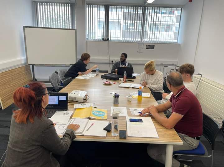 HullsEnterprise's tweet photo. Good morning your @Hullccnews Youth Enterprise Team are here to support you with your employment and business support needs, if you are aged 16-29 and live in Hull or East Riding
Check out https://t.co/ouTfFjKmyc
#MakingChangesForYou https://t.co/wBxivH3JD3