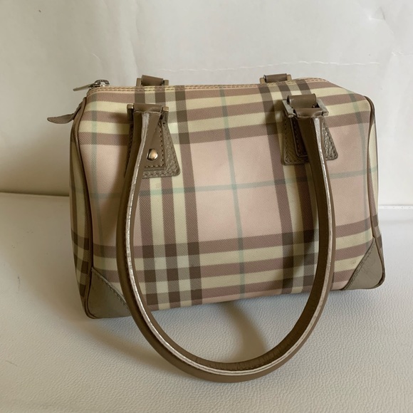 queenwillstar's tweet photo. So good I had to share! Check out all the items I'm loving on @Poshmarkapp #poshmark #fashion #style #shopmycloset #burberry #dolcegabbana #dg: https://t.co/hxJ3EOGucp https://t.co/3pSEKpKHUV