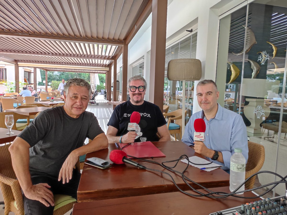 juliobastidag's tweet photo. #InVIPtados 🎙️ Ayer tuve el placer de compartir micrófonos y ser entrevistado por Xisco Barceló y @roigdediego en @RadioCalvia.
Desde el @soncaliuhotel hicimos un repaso a los sucesos del diario @UHmallorca.
Gracias compañeros por la invitación https://t.co/rFYTMk2ScB