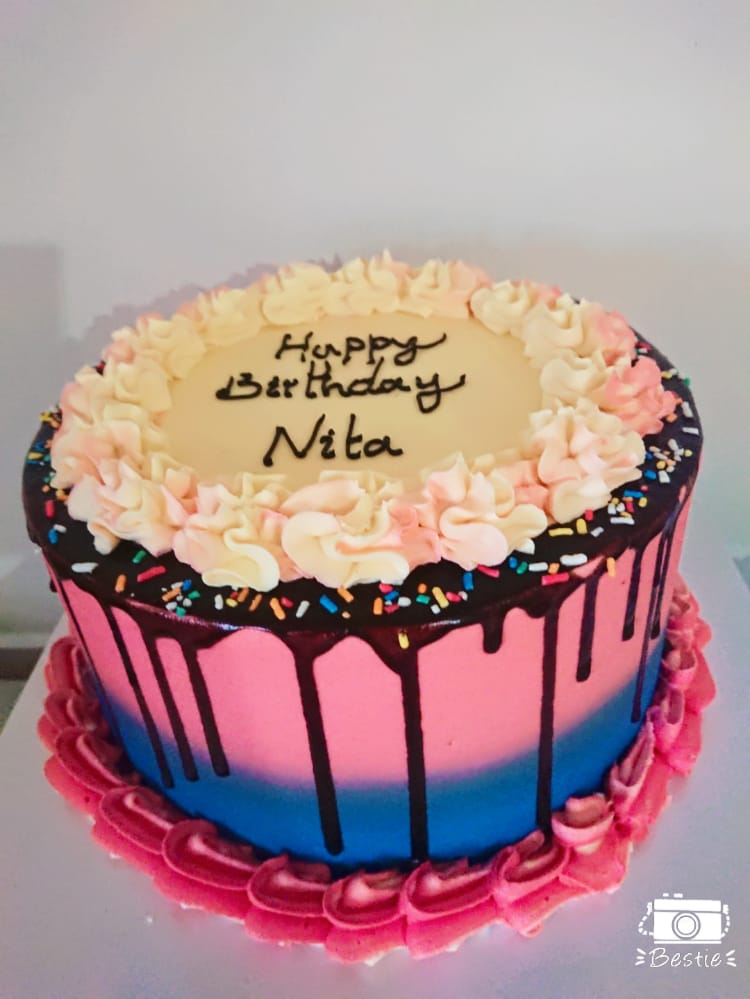 For all your service needs 
Cakes, decoration, photography,  make up, and more 
We are here to also help you plan your event 
 <a href="/tusibitesug/">@tusiBites🇺🇬</a>
@eventsgarageug 
Contact us on +256708522907 

We are your best events planner