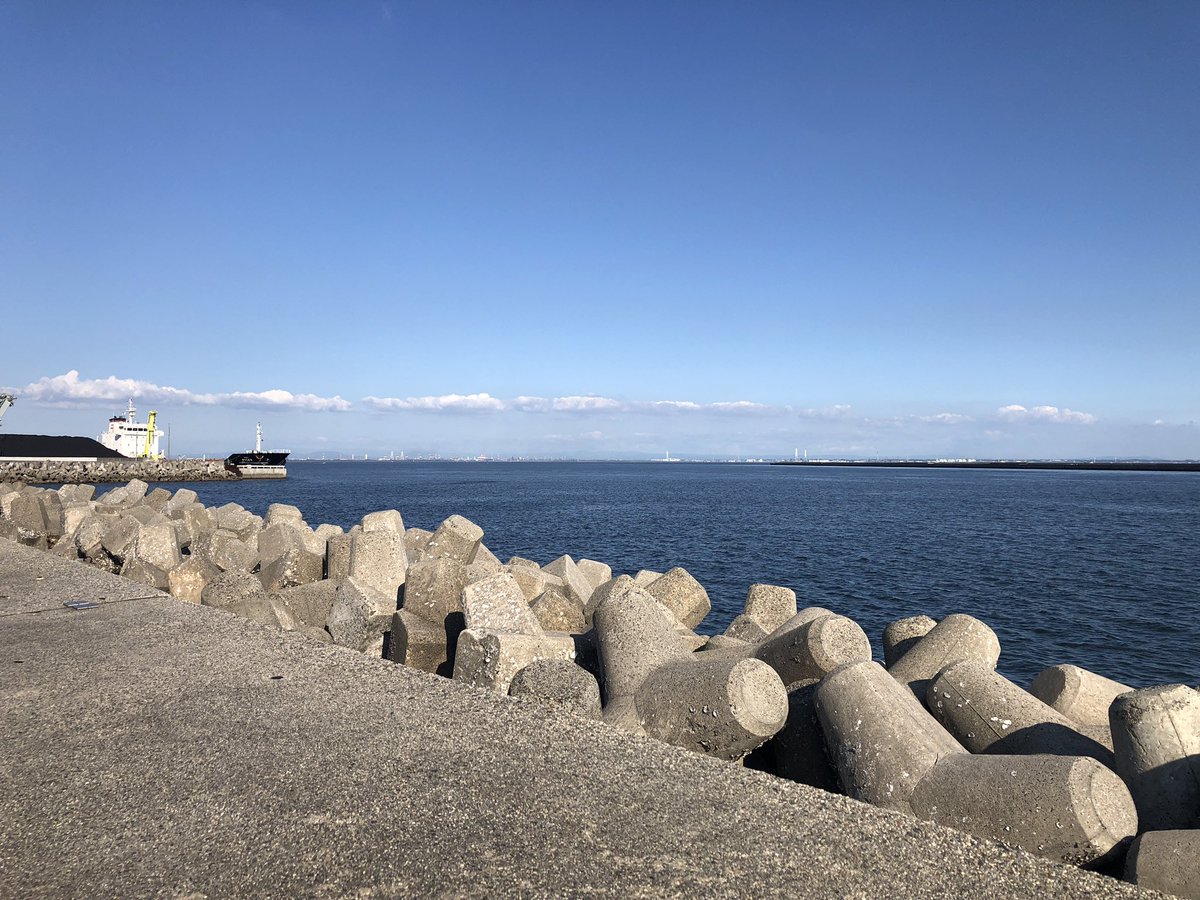 APDS_PR's tweet photo. レッスン中の休憩。
海って良い。 https://t.co/YhzzLTHjiI