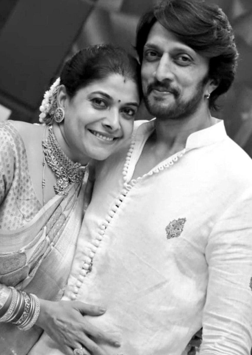 BleedForKichcha's tweet photo. Happy Wedding anniversary to one of the greatest, sweetest and Cutest couples we know @iampriya06 AKKA and @KicchaSudeep ANNA,,, 

You Both are exemplary of what LOVE can do.,,

#HappyWeddingAnniversary 
#PriyaSudeep #kichchanarajakumari #BleedForKichcha https://t.co/X22kDcYeR8
