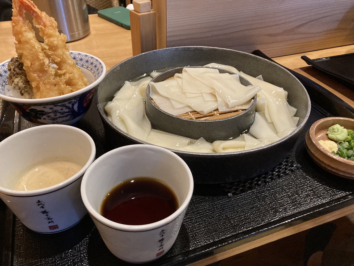 kuroda_future's tweet photo. 花山うどんの鬼ひも川いただきました。もちもちで美味しかった！#花山うどん #鬼ひも川 https://t.co/tXhVS1M2fn