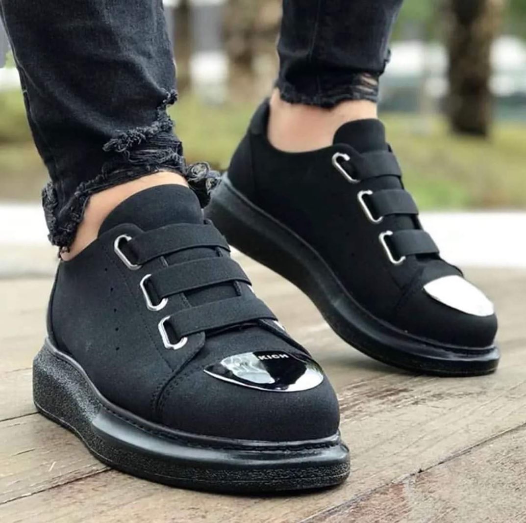 ImpahlaPlug's tweet photo. If you enter a room and people don't look at your shoes, ayy there is something you doing wrong 🤔 you probably not wearing Chekich 🤞🏽

Make people stop and stare with this Balck Mirror Chekich.
Order through our whatsapp line 0632221451 or vist our stores.

#impahlaplug https://t.co/34ZWVH5ogf