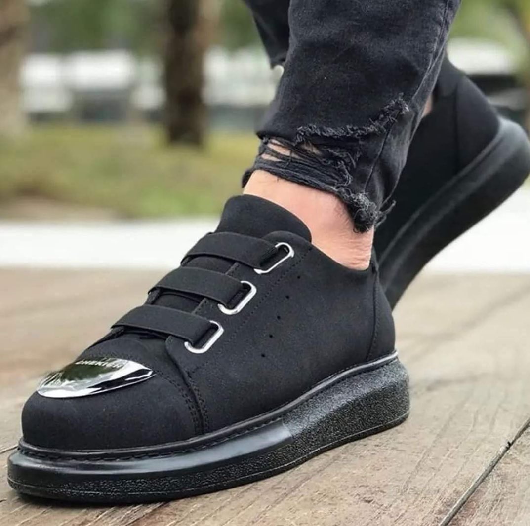 ImpahlaPlug's tweet photo. If you enter a room and people don't look at your shoes, ayy there is something you doing wrong 🤔 you probably not wearing Chekich 🤞🏽

Make people stop and stare with this Balck Mirror Chekich.
Order through our whatsapp line 0632221451 or vist our stores.

#impahlaplug https://t.co/34ZWVH5ogf