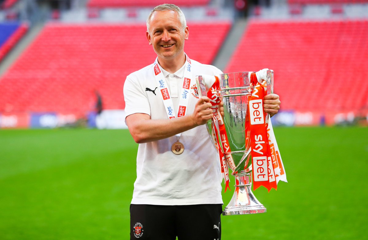BFC_ExPlayers's tweet photo. Happy 44th Birthday today to former Pool Manager .... Neil Critchley
Hope you have a great day Neil !
πππβ½οΈπ
#Critch https://t.co/Oh25zfsbbE