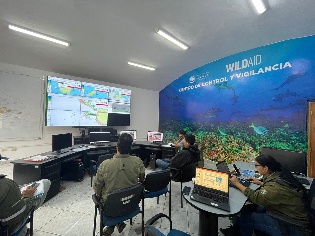 CLSFisheries's tweet photo. Personnel from the Monitoring and Control Center of the @parquegalapagos directorate were trained in the use of the new functionalities of our THEMIS V8 monitoring platform - to strengthen their capacities in order to combat illegal actions.
@WildAid #Galapagos #fightIUU https://t.co/SGDf9vxm4a