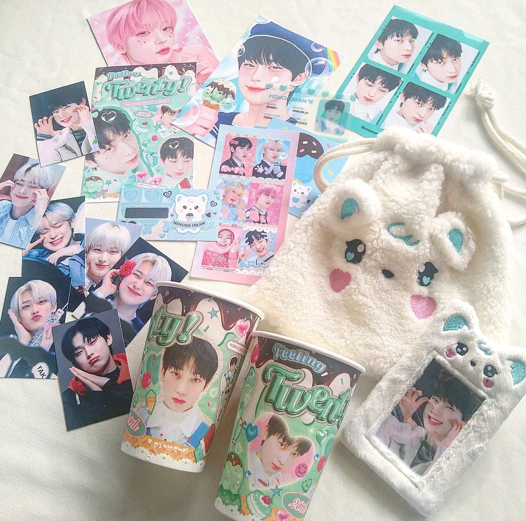 meemee0624's tweet photo. 帰ったら届いてた🙌
やばいー😭💘
めっちゃ可愛いんやけどー！！😭
✨@SUNLISH_ 様 @kimmiego2 様 ✨
ありがとうございました🙏❤️❤️❤️ https://t.co/wAv4Lx9vxZ
