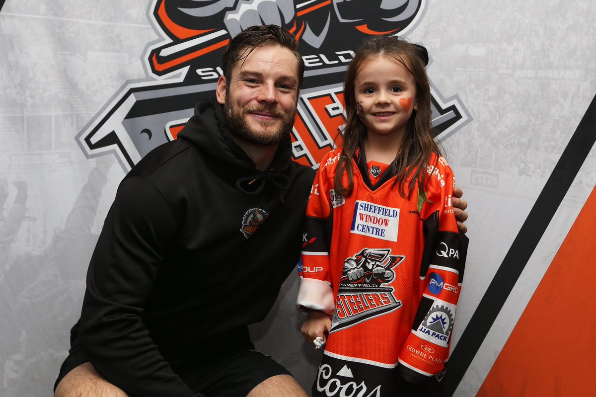 TomDavidal's tweet photo. Happy 6th Birthday to the kindest, sweetest, @steelershockey loving girl I know. My best Steelers buddy. #OurFlo #Daughter https://t.co/CjiuNl1737