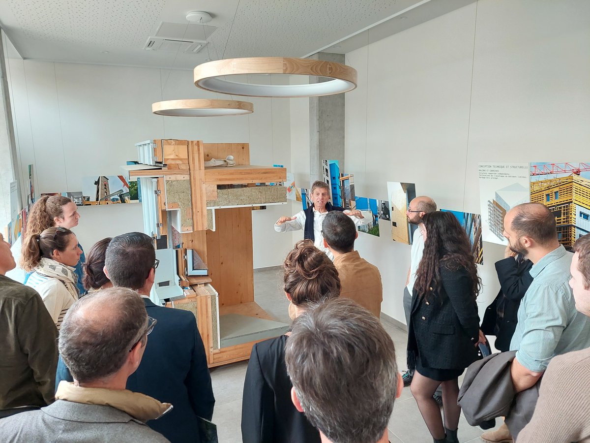 ActisOph_'s tweet photo. 5ème Lieu Flaubert, le 5 oct : 2 opérations emblématiques des savoirs faire d'Actis et de ses partenaires en construction en bois (Haut-Bois et Adeline) présentés à des architectes et promoteurs haut-savoyards sous l'égide du Pôle excellence bois et @FiboisI | ©JFF et V.Klimine https://t.co/ORrRGDMLea