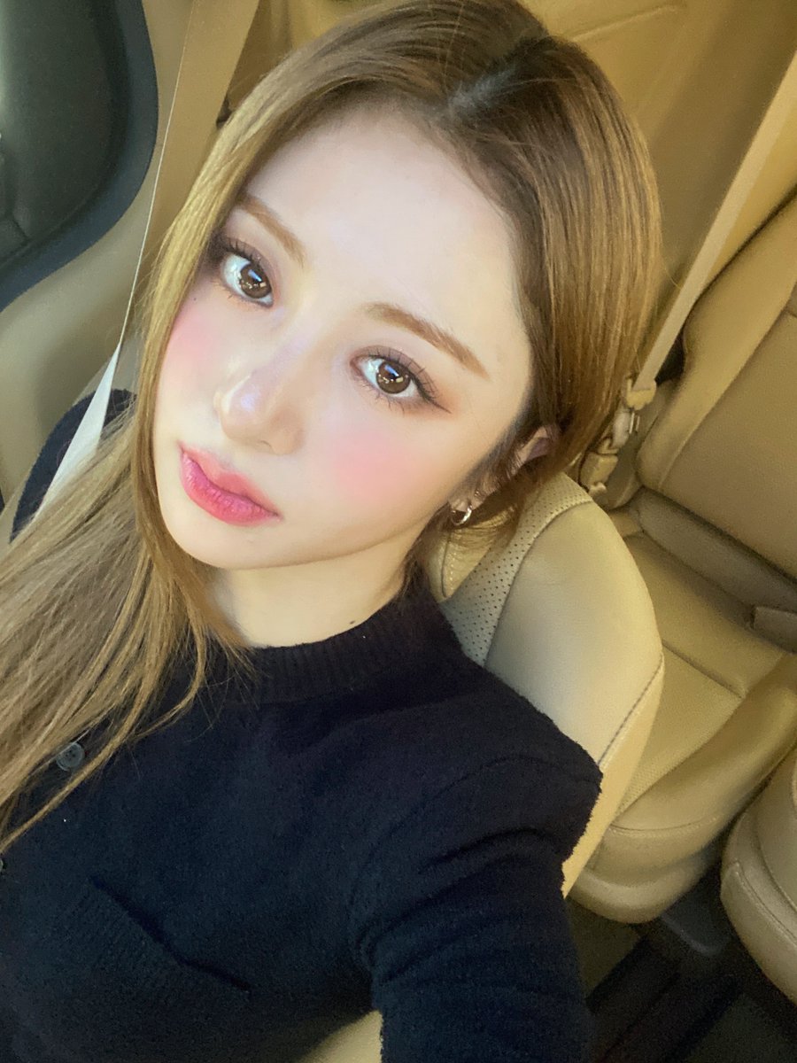 le_sserafim's tweet photo. [#오늘의르세라핌]
221018 @ 리무진서비스

#LE_SSERAFIM #르세라핌
#HUHYUNJIN #허윤진 https://t.co/CnwydvW4hd